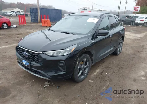 2023 Ford Escape St-Line z USA, uszkodzony, nr VIN 1FMCU9MN6PUA35233